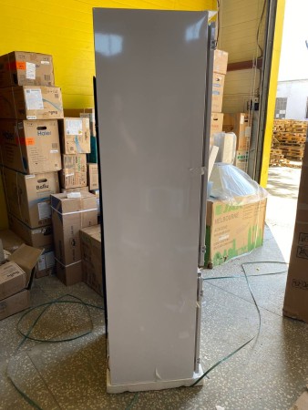 холодильник hotpoint hbt 20i inverter (встраиваемый), вмятина справа сверху, сзади стерто до металла