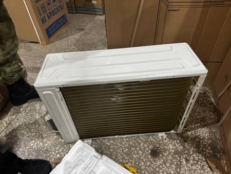 сплит-система dantex rk-09sdm4 corso, вмятины на внешнем блоке