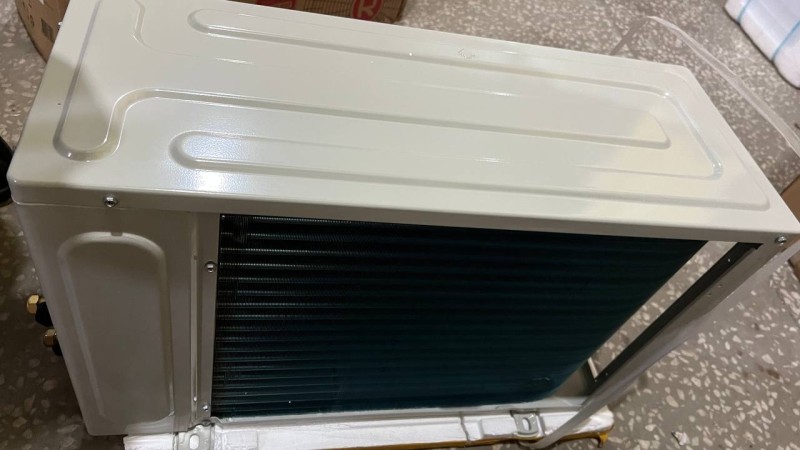 Сплит-система Royal Clima RC-VX22HN Vela Nuova вмятина снизу на внешнем блоке