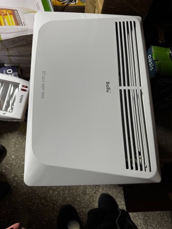 конвектор ballu bec/ezmr-1500 enzo, отломлено крепление блока управления, замятия и потертости основ