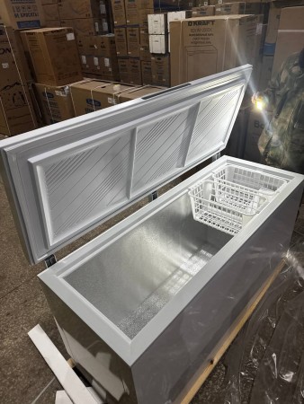 морозильник pozis fh-258-1, точечные вмятины по корпусу, вмятины, потертости , нет ножки