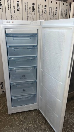 морозильник pozis fv nf-117 w белый,замятия по бокам, нет упаковки