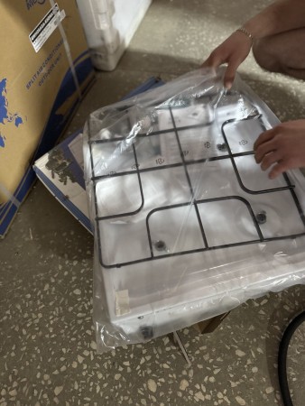 настольная газовая плита gefest 900 белый, вмятины, царапины, скол краски