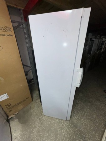 морозильник indesit dsz 5175 вмятины и царапины по бокам, содрана краска 
