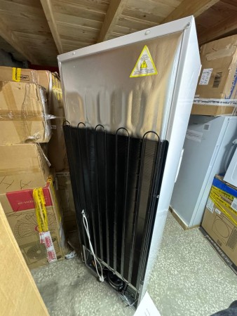 морозильник indesit dsz 5175 вмятины и царапины по бокам, содрана краска 