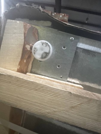 морозильник pozis fh-258-1, точечные вмятины по корпусу, вмятины, потертости , нет ножки