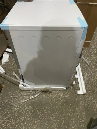 сушильная машина lg dc90v9v9wn inverter, 2 скола на крышке , вмятина на лицевой стороне снизу