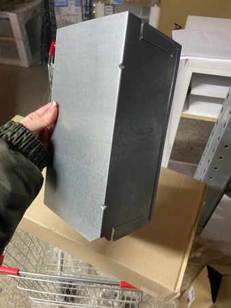 вытяжка gefest во 10 к44 металлик,порвана коробка, вмятина на корпусе, замят фильтр