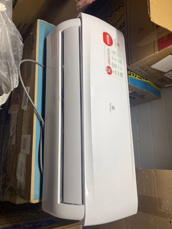 Сплит-система Royal Clima RC-VX22HN Vela Nuova, мелкие царапинки на корпусе