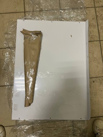 козырек сборный 800*560, содрана краска. замятия по корпусу