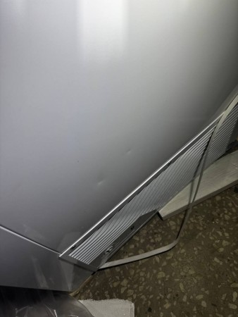 морозильник pozis fh-258-1, точечные вмятины по корпусу, вмятины, потертости , нет ножки