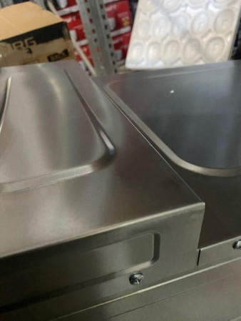 духовой шкаф hiberg vm 4260 w белый,вмятина на верхней части корпуса 