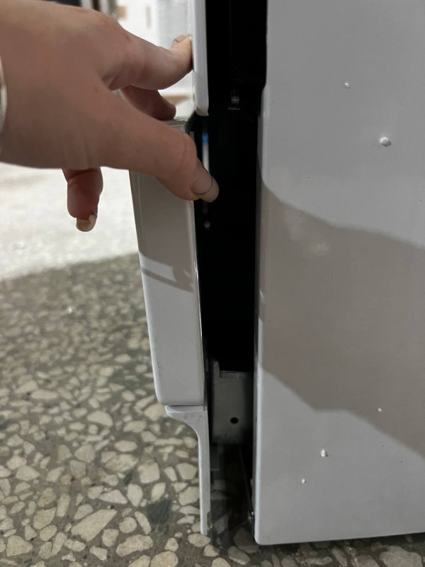 Газоэлектрическая плита Hansa FCMW 680250, вмятины на корпусе,снизу отходит ,крышка кривая