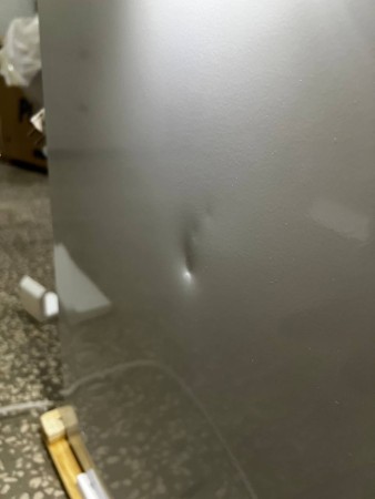 холодильник бирюса 6 белый, вмятины сбоку и спереди, стерта краска на дверце