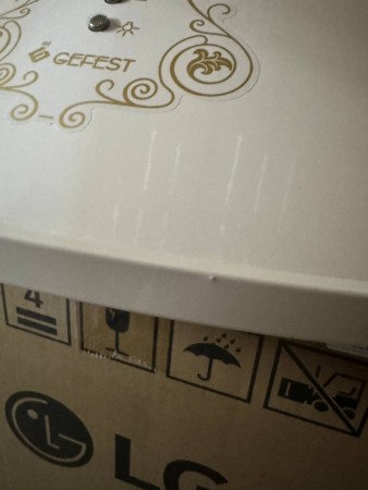 вытяжка gefest во 1604 k54 кремовый, маленькая царапина, вмятина с боковой части корпуса, трещинки