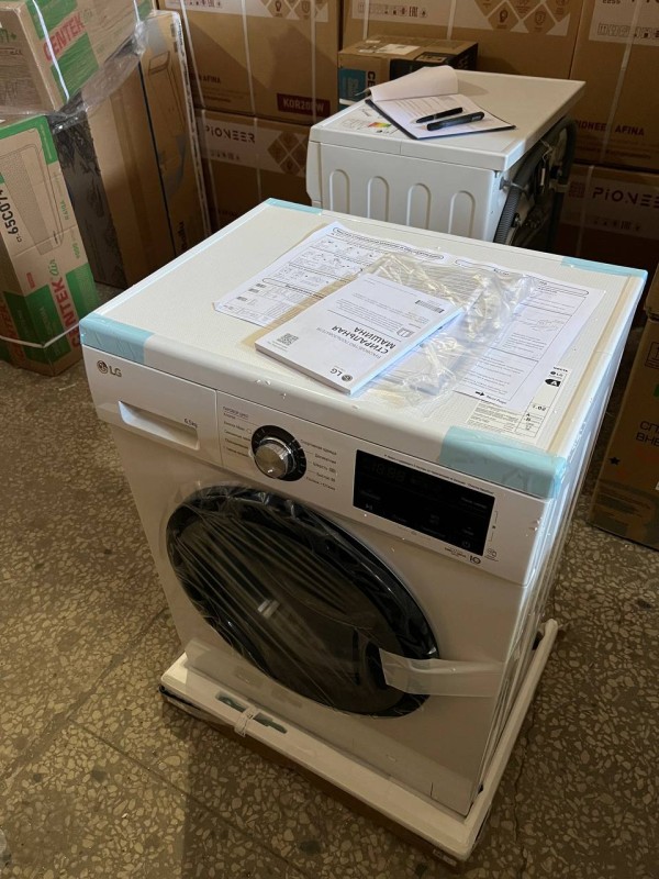 Стиральная машина LG F2J3WS8W Steam-, нет упаковки