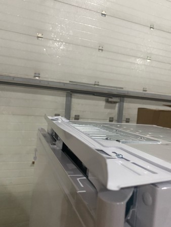 холодильник beko bcna 306e2s (встраиваемый), погнута верхняя часть крепления