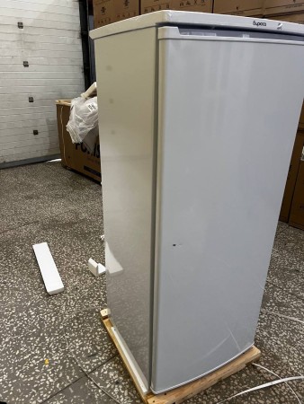 холодильник бирюса 6 белый, вмятины сбоку и спереди, стерта краска на дверце