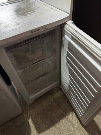 холодильник бирюса 118 белый, потертости, царапины, загрязнения