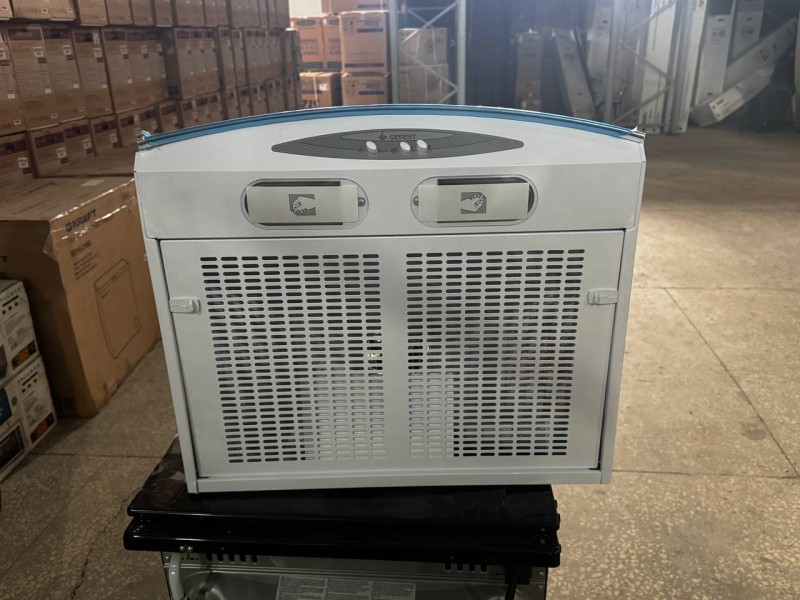 Вытяжка Gefest ВВ 1 белый, вмятина на корпусе, трещина на пластике