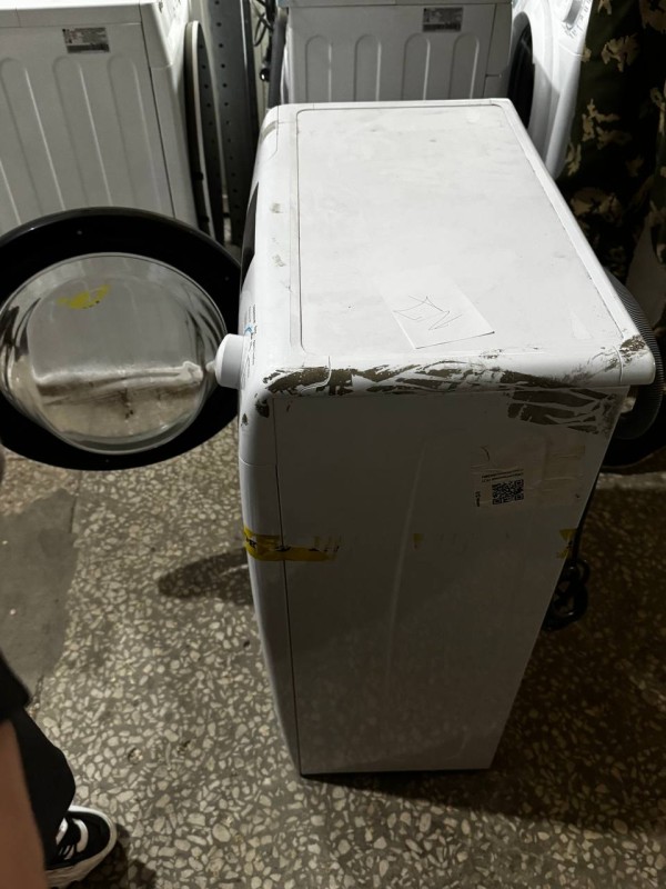 Стиральная машина Candy CSO34 106TB1/2-07 Smart Pro Steam исправна, потертости и царапины корпуса