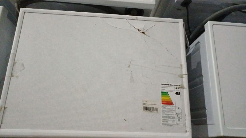 Стиральная машина LG F2J3WS0W SpaSteam-,трещина на крышке,не испр-н модуль,нет слива