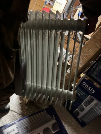 масляный радиатор oasis bb-25t (с вентилятором),замятие на корпусе в нижней части