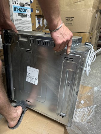 духовой шкаф hansa boei 694501 quadrum, небольшие замятия на корпусе