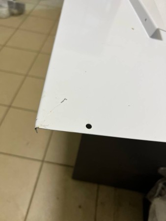 козырек сборный 1000*560,замятия корпуса, содрана краска