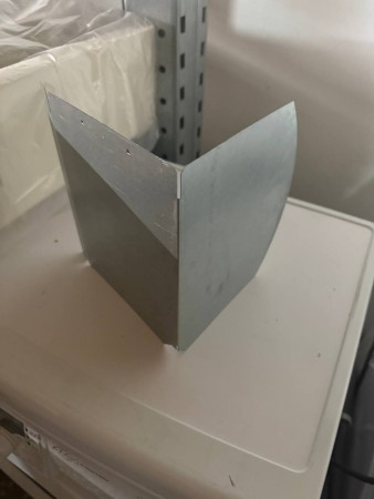 вытяжка gefest во 1604 k54 кремовый, маленькая царапина, вмятина с боковой части корпуса, трещинки