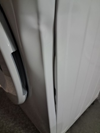 стиральная машина lg f2y1ns3w steam-, вмятина, зазор сбоку