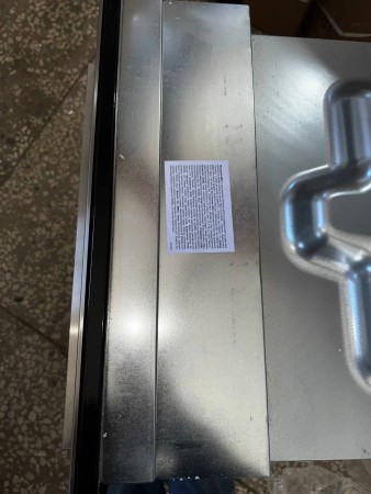 духовой шкаф hansa boei 69475 titanium, царапины и потертости на корпусе