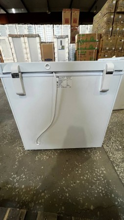 морозильник бирюса 155 kx, корпус, крышка и петли крышки повреждены