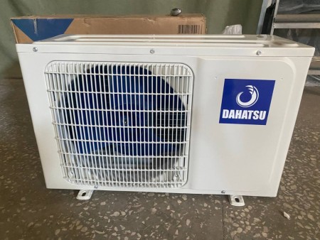 сплит-система dahatsu da-07h legend (внеш. блок), сбоку замятие возле кранов