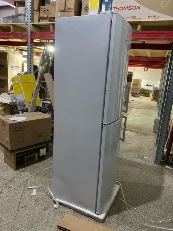 холодильник atlant хм 4423-000 n, нет ручки, б/у, замятия и царапины по всему корпусу