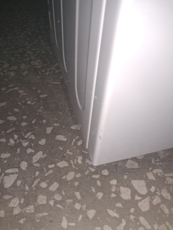 стиральная машина lg f2y1ns3w steam-,рихтовка задней панели, царапины, отсутствуют трасп.болты