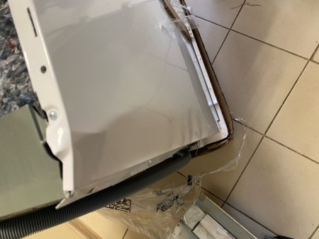 посудомоечная машина beko bdin16520 inverter, вмятая боковина , сломан пластик в верхней части 