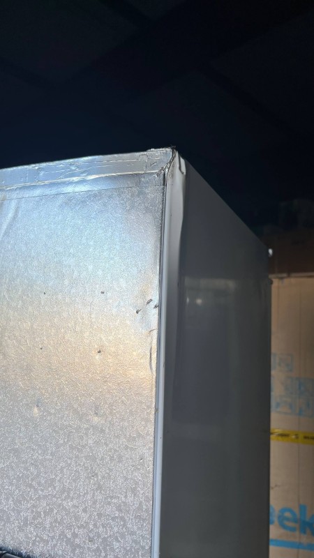 Холодильник Hansa BK347.3NF (встраиваемый),угол замят, царапины, без коробки