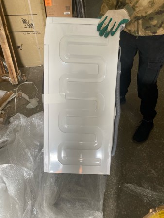 стиральная машина beko wsre 6h612 zawi inverter, на дверце содрана краска, вмятина 