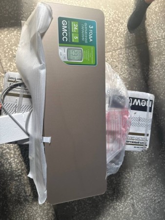 сплит-система newtek nt-65chg09, потертости на внутр.блоке, потертость с содранным покрытием до осно