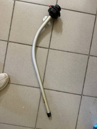 триммер huter get-1000s, трещины и  потертости 