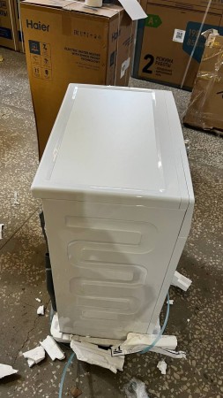 стиральная машина beko wspe 6h616 w inverter, steam сзади справа вмятина, царапины и потертости  