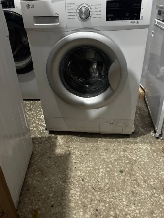 стиральная машина lg f2j3ws1w steam-,царапины и потертости , замятие снизу 