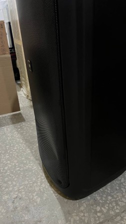 портативная колонка vr partyboom 300, вмятина на корпусе