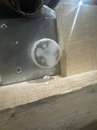 морозильник pozis fh-258-1, точечные вмятины по корпусу, вмятины, потертости , нет ножки