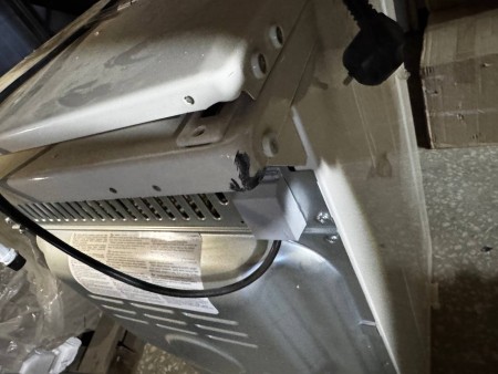 газовая плита gefest 5100 02 0186 кремовый, нет переключателей, царапины, вмятины, содрана краска