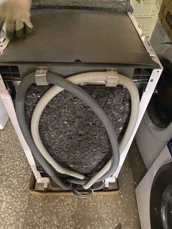 посудомоечная машина hotpoint his 2d85 dwt inverter,вмятина с боку, нет упаковки