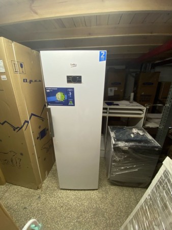 морозильник beko b3rfnk312w, небольшие царапины сбоку