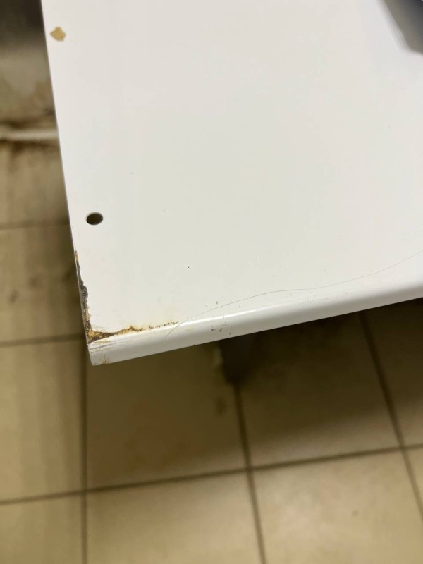 Козырек сборный 1000*560,замятия корпуса, содрана краска