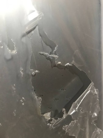 холодильник beko b5rcnk 403zwb вмятины, царапины, с боку содрана краска до основания